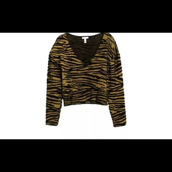Leith Sweaters - LEITH Fuzzy Animal Tiger Stripe V-Neck Cropped